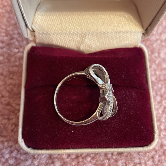 Silver bow ring - Picture 2 of 3